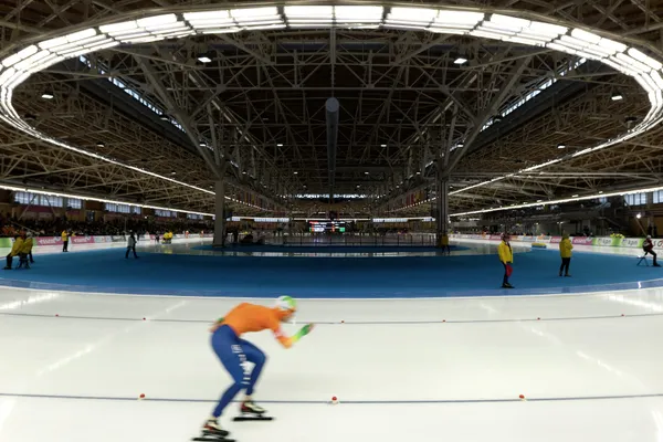 Eisschnellaufhalle